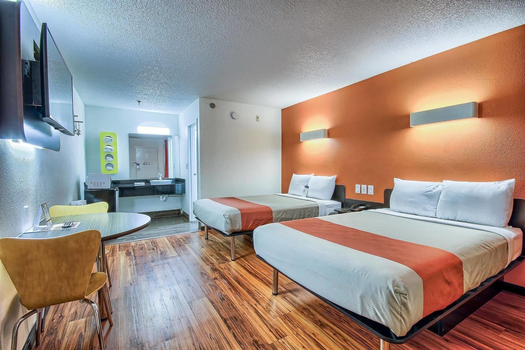 6-columbus, Oh - West Hotel